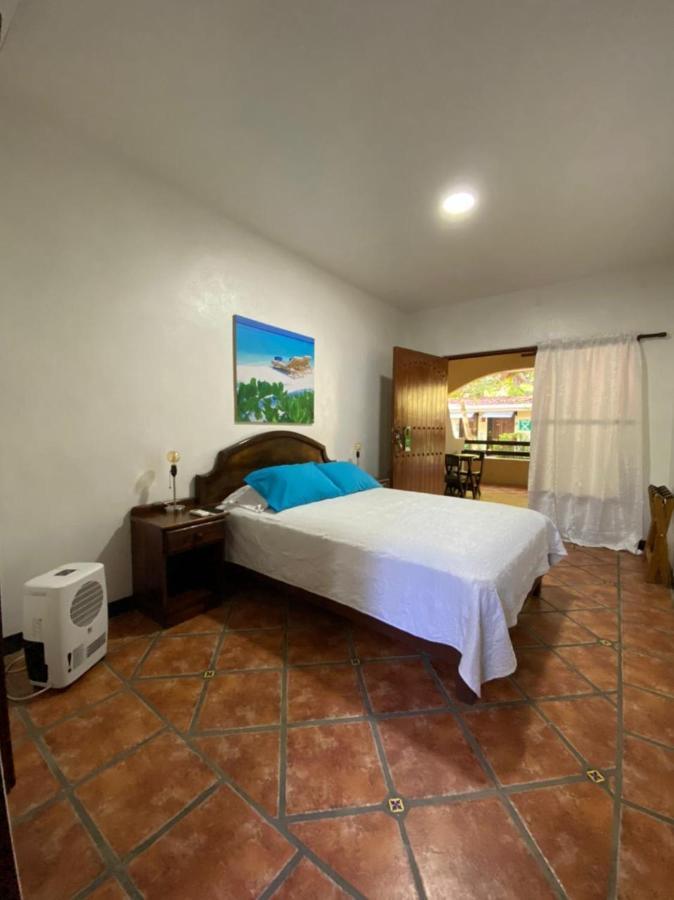 Hotel Playa Westfalia Puerto Limon Extérieur photo